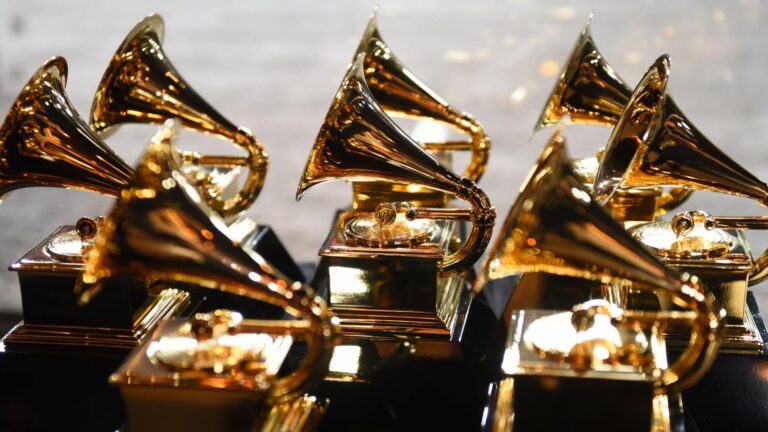 Nghệ sĩ được lãnh bao nhiêu tiền khi thắng giải Grammy mà có người háo hức, kẻ thờ ơ, người thì tẩy chay?