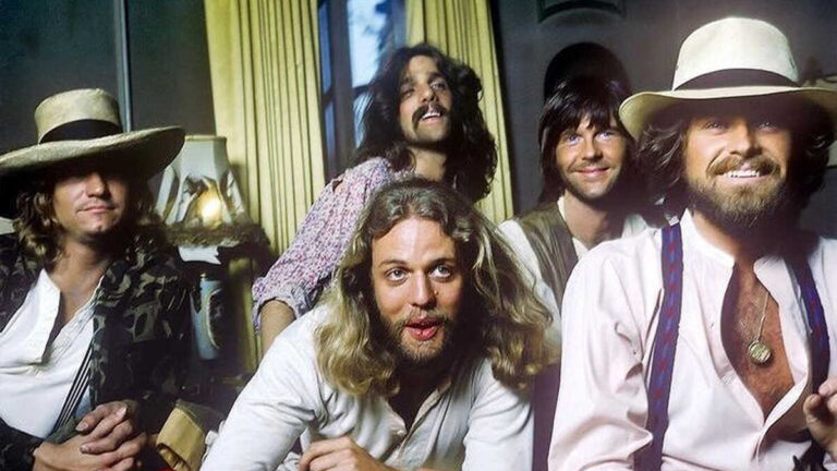 Hotel California, con đại bàng bị “mắc kẹt” trên đỉnh cao