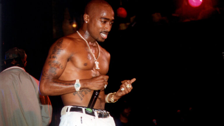 Ý nghĩa phía sau những hình xăm của huyền thoại bờ Tây, Tupac Shakur