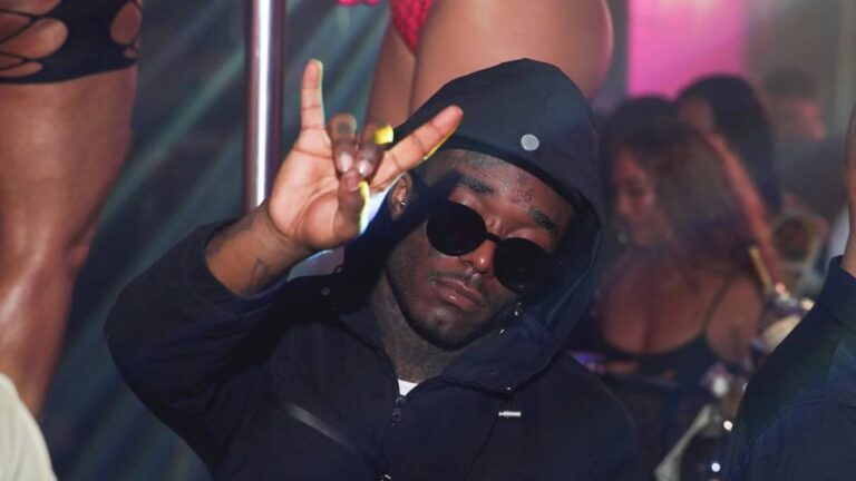 Lil Uzi Vert thể hiện kỹ năng đấm bốc của mình