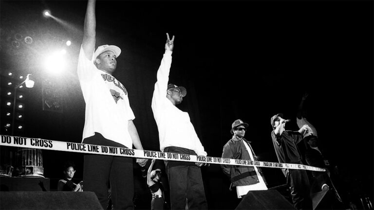 Ý thức chống hệ thống cầm quyền trong HipHop: trước và sau thời N.W.A