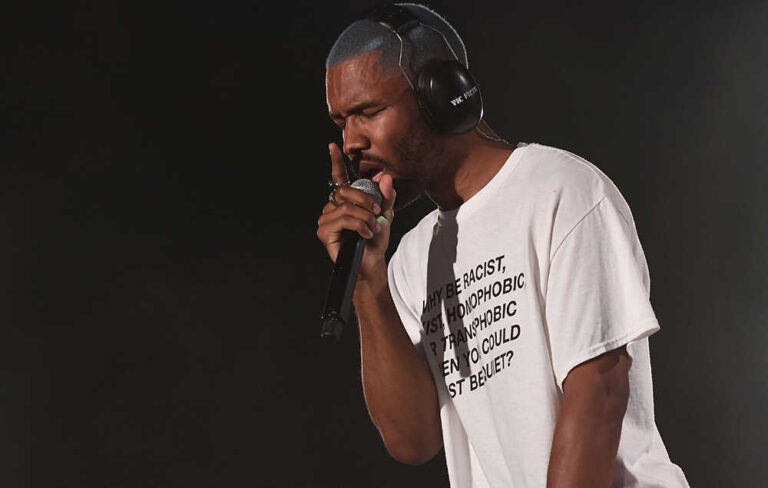 Frank Ocean giải toả nỗi đau của mình trong một bản nhạc dài 9 phút
