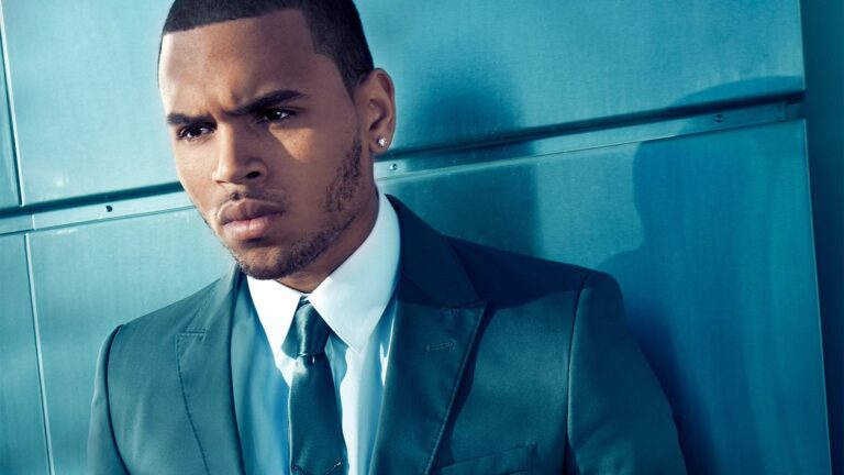 Chris Brown đang phải đối mặt với vụ kiện trị giá 20 triệu đô-la vì hành vi đánh thuốc và cưỡng hiếp