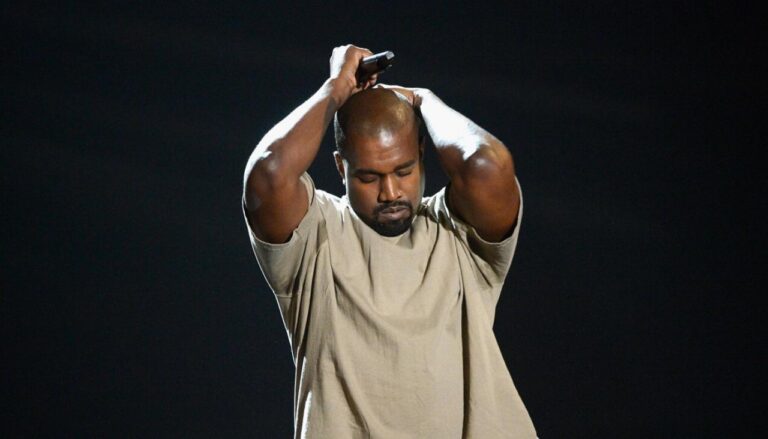 Sự xót thương cho gã khổng lồ cô đơn mang tên Kanye West