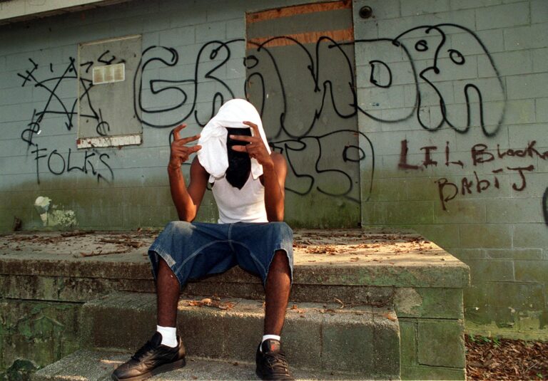 Cách nhận biết các tổ chức tội phạm thông qua hình xăm hoặc graffiti