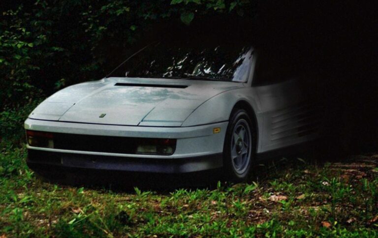 “White Ferrari”. Chuyến xe buồn của Frank Ocean